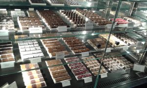 La Farmacia: cioccolatini in vendita.