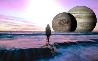 donna guarda due pianeti camminando sul bordo di una scogliera